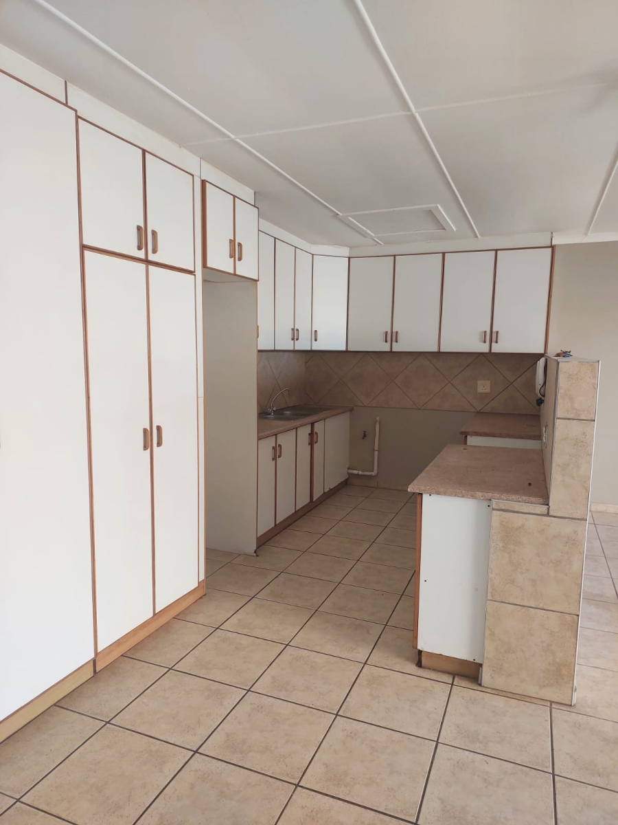 6 Bedroom Property for Sale in Gonubie Eastern Cape